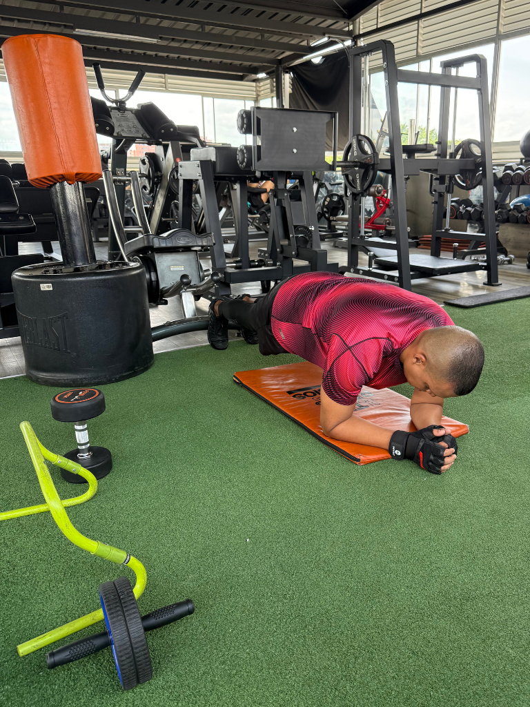 AFE GYM entrenamiento fuerza mayores 50 abdomen