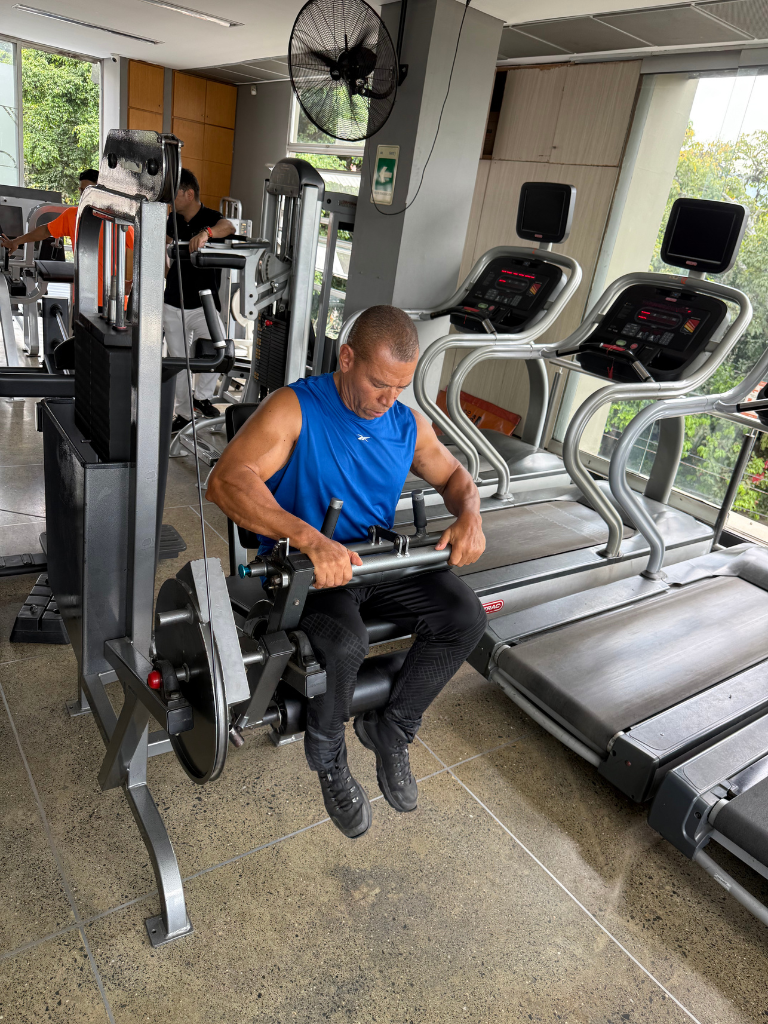 AFE GYM entrenamiento fuerza mayores 50 tren inferior